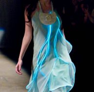 Et si les prochains vêtements à la mode intégraient des fibres lumineuses ? - Flickr CC.