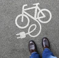 Faire du vélo électrique est-il vraiment un sport ? / iStock.com - Boarding1Now
