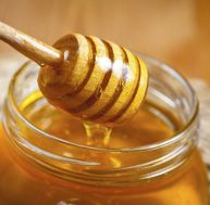 Contrairement aux idées reçues, le miel n'est pas beaucoup plus avantageux que ne l'est le sucre en matière de santé