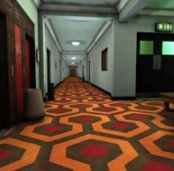 Aperçu du décor du film Shining de Stanley Kubrick représentant l'intérieur de l'Overlook
