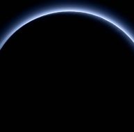Le ciel de Pluton est-il bleu comme sur Terre ?