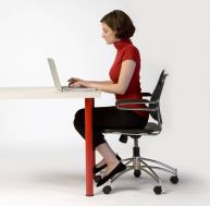 Un mauvaise position au bureau peut occasionner moult douleurs et problèmes de dos