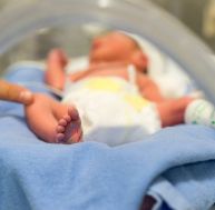 Santé : 6 bébés sur 100 naissent prématurés en France / iStock.com - PixelIstanbul