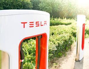 <br />Auto : superchargeur et Model Y de Tesla bientôt dévoilés / iStock.com - Sjo