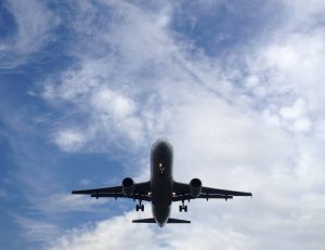 Prendre l'avion un trop grand nombre de fois chaque année aurait des répercussions non négligeables sur la santé... - CC. Wikimedia