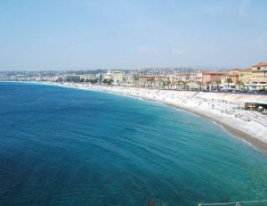 La baie des anges, à Nice, a été fermée un moment suite à une suspicion de risque bactériologique... - wikimedia commons / rundvald