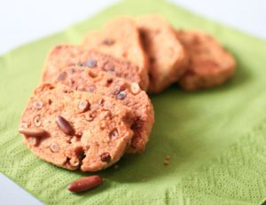 Biscuits salés aux pignons et pesto rosso