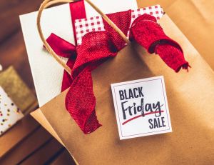 Black Friday 2017 : profitez-en pour commencer vos achats de Noël / iStock.com - Catherine Lane