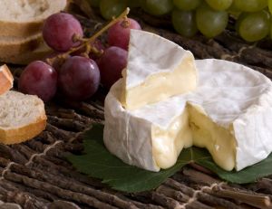Camembert AOP : seul le Normand au lait cru aura le droit à l'appellation / Istock.com - Brasil2