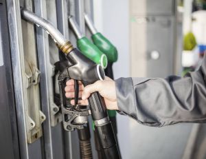 Les prix des carburants sont descendus à leur plus bas niveau depuis près de 5 ans