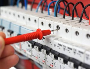 Connaître les normes locatives pour les installations électriques / iStock.com - BernardaSv