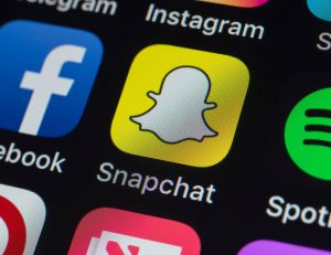 Déclin de Snapchat, media d'interaction et de visibilité sur mobile /iStock.com-stockcam