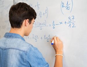 Enseignement : relever le niveau en maths, pourquoi et comment ? / iStock.com - Ridofranz
