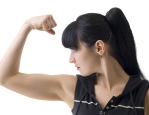 Etirez vos biceps après une séance de musculation