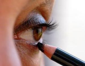 Le crayon de maquillage, la version moderne du khôl