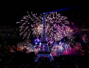 Photo du feu d'artifice du 14 juillet 2012 de la Tour Eiffel - copyright Yann Caradec