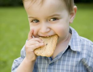 Le goûter permet à votre enfant de patienter jusqu'au dîner sans grignoter