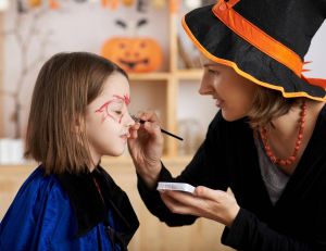 Halloween : des idées de maquillage pour petits et grands / iStock.com - DragonImages