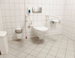 Installer des WC pour personnes handicapées