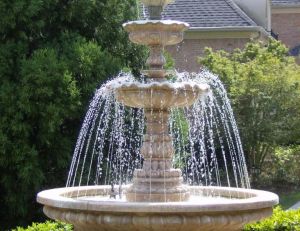 Installer une fontaine de jardin © Bradstone