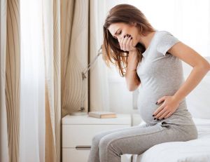 Qu'est-ce que l'hypermérèse gravidique ? / iStock.com - DeanDrobot
