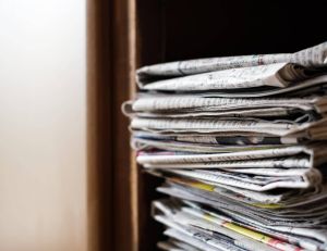 Journaux régionaux : la presse quotidienne régionale doit s’adapter / iStock.com - Wako Megumi