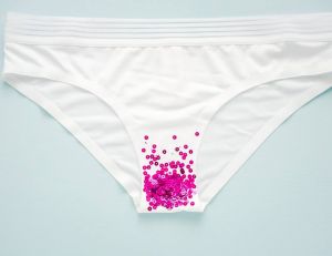La culotte menstruelle mieux que les protections périodiques / Istock.com - JulyProkopiv