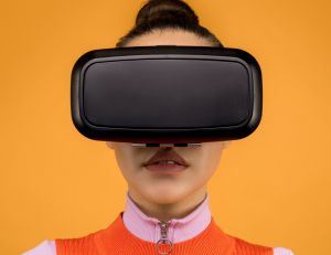 Le travail en réalité virtuelle : quand les frontières entre bureau et univers parallèles s’estompent