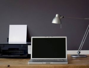 Les équipements indispensables lorsqu'on travaille à la maison / iStock.com - Fonzales