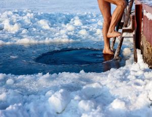Lewis Pugh nage au Groenland pour alerter sur le réchauffement climatique / iStock.com - mihtiander