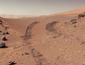 Traces laissées sur le sol martien par le Rover Curiosity