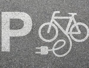 Mobilité : l’État offre 200 euros pour l'achat d'un vélo électrique / iStock.com - Boarding1Now