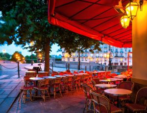 Nos idées de restaurant à Paris à moins de 25 euros / iStock.com - Nikada