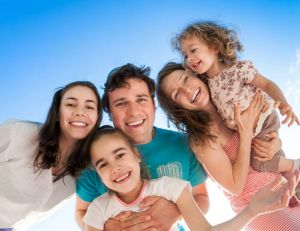 Partir en vacances : quels avantages pour les familles nombreuses ? / iStock.com - yaruta