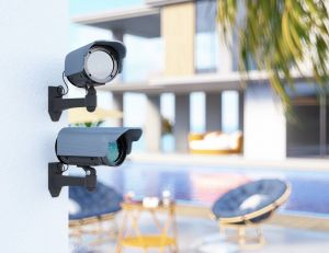 Pourquoi recourir à une caméra de surveillance ? / iStock.com-asbe