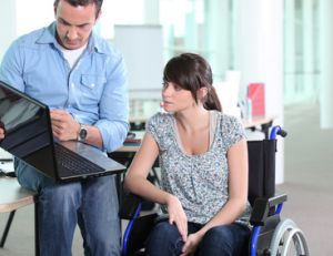 La personne en situation de handicap peut cumuler sa rémunération avec l'AAH.