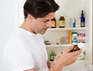 Santé : comment choisir une armoire à pharmacie ? / iStock.com - Image Source