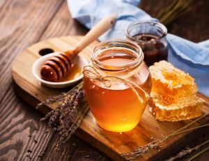 Sucré ou salé : le top 5 des recettes à base de miel / iStock.com - Metkalova
