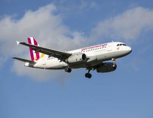 Suite au crash de l'Airbus A320 de la compagnie Germanwings, plusieurs compagnies vont changer leurs règles de sécurité - iStock