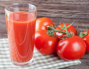 Et si le jus de tomates s'avérait un remède miracle pour soulager la ménopause ?