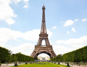Accéder à la Tour Eiffel avec un handicap