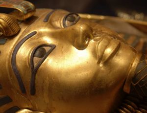Et si les chercheurs avaient mis au jour un trésor comparable à celui qui accompagnait la momie de Toutankhamon ?