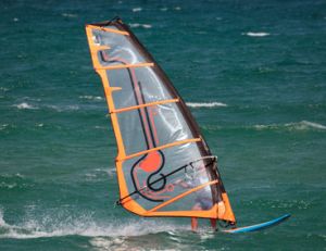 Choisir sa voile pour le windsurf