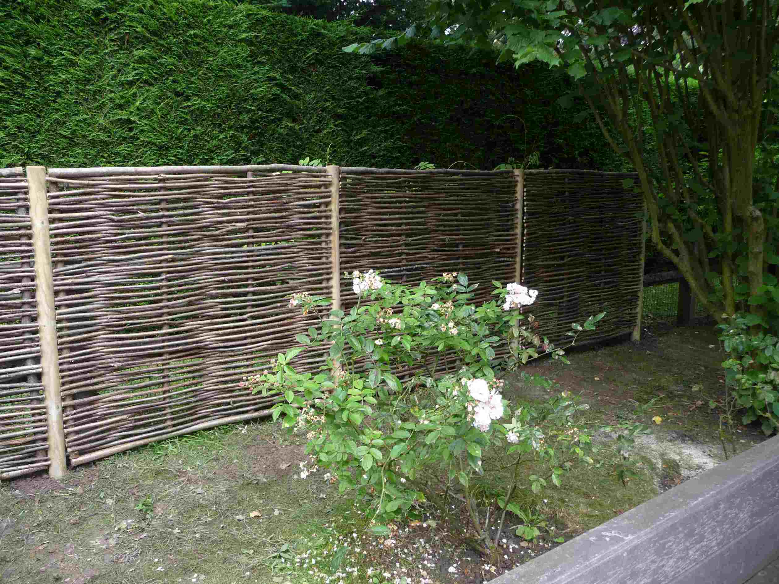 comment faire un mur de clôture sur terrain en pente