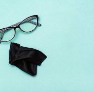 5 astuces pratiques pour nettoyer vos lunettes / iStock.com - Elena Rui