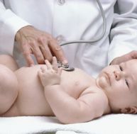 Bébé : renvois, reflux, vomissements