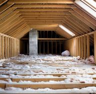 Brico : réaliser l’isolation thermique de la toiture d'une maison / iStock.com - MediaProduction