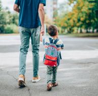 Conseils éducation : comment bien élever son enfant selon le psychologue Carl Pickhardt ? / Istock.com - VioletaStoimenova