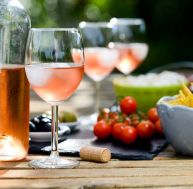Consommation : alerte sur les arnaques au vin rosé ! / iStock.com - jean-philippe WALLET