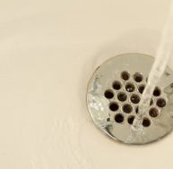 Cuisine et salle de bains : redonner vie à ses vasques et bacs / iStock.com - RachelMcCloudPhotography